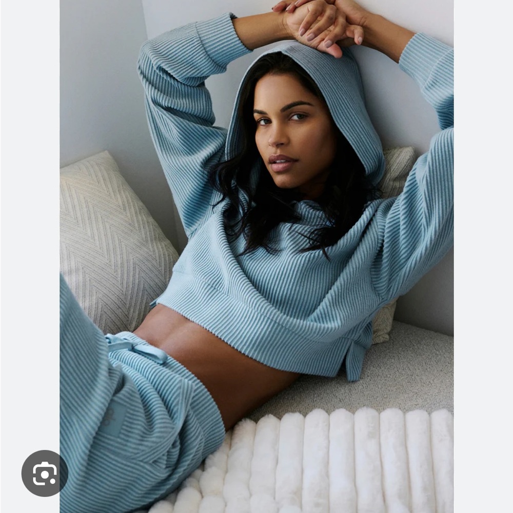 Alo Muse sweat set celestial blue sold out